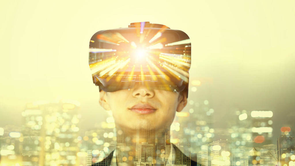 VR_headsets_lead