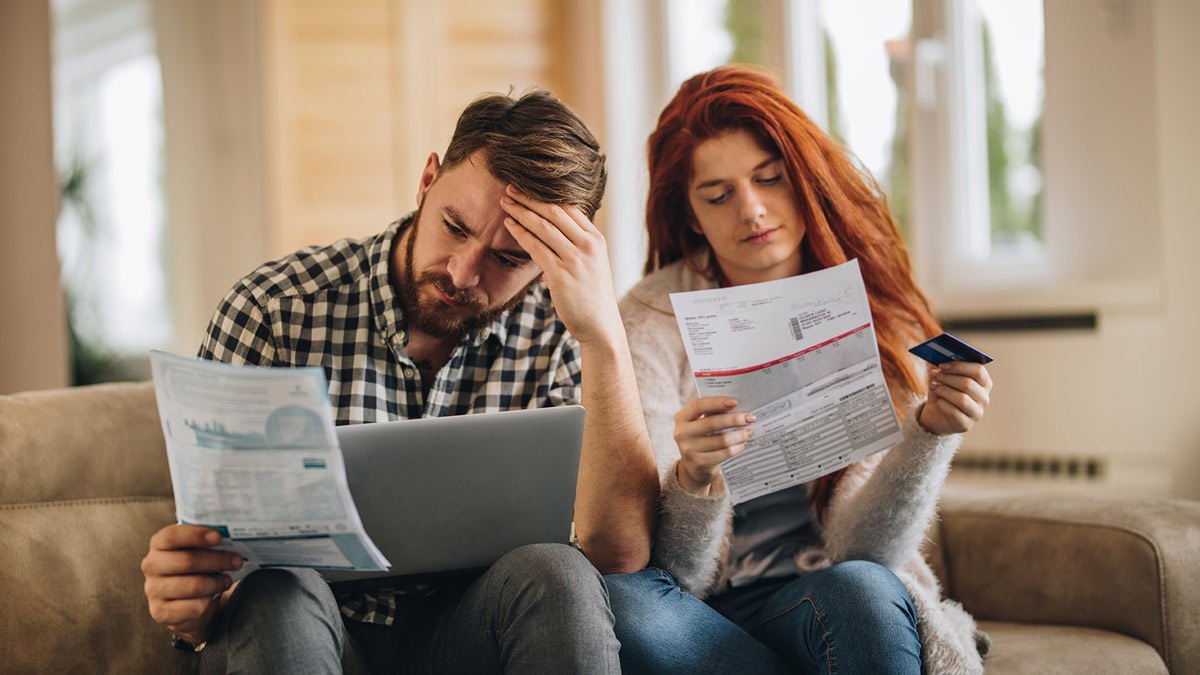 young_couple_in_credit_card_debt_lead