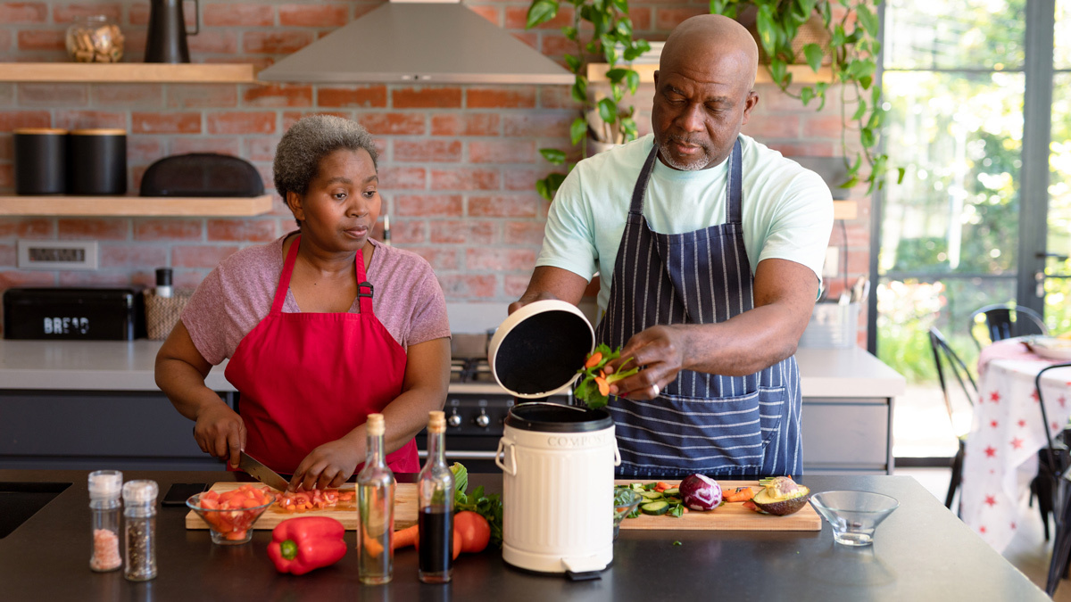couple_using_compost_caddy_in_kitchen