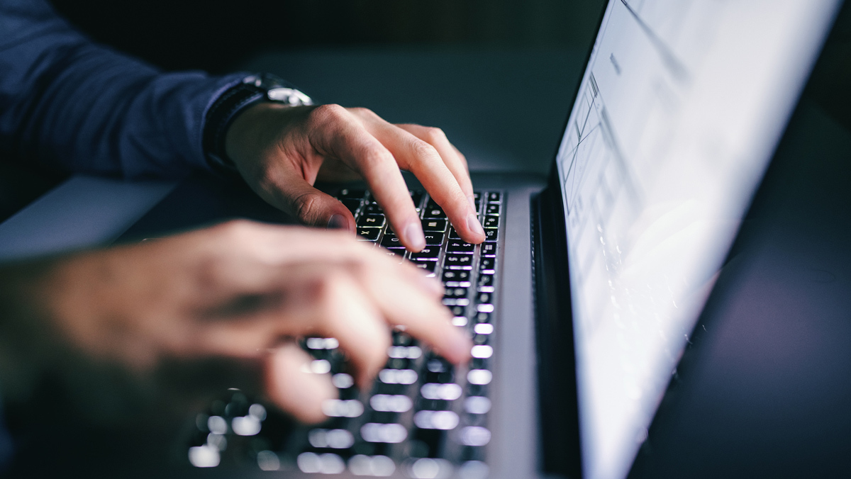 person_typing_on_laptop_keyboard