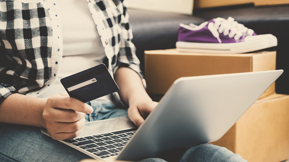 person trying to refund items choice help
