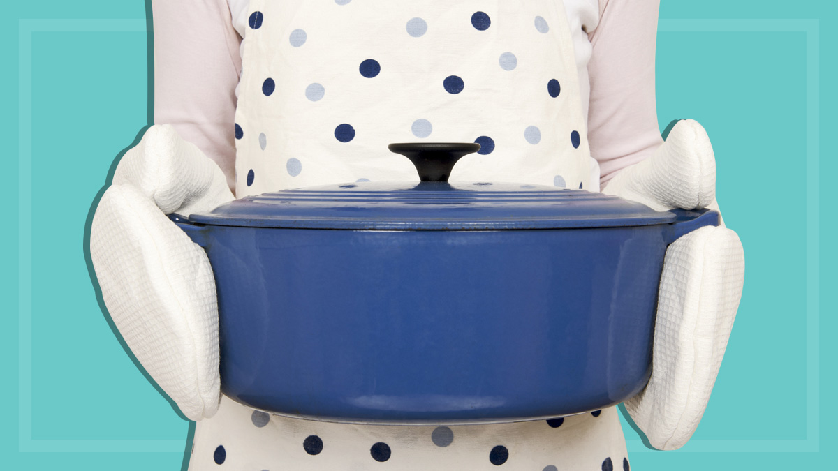 buying_guide_dutch_oven_person_holding_dutch_oven