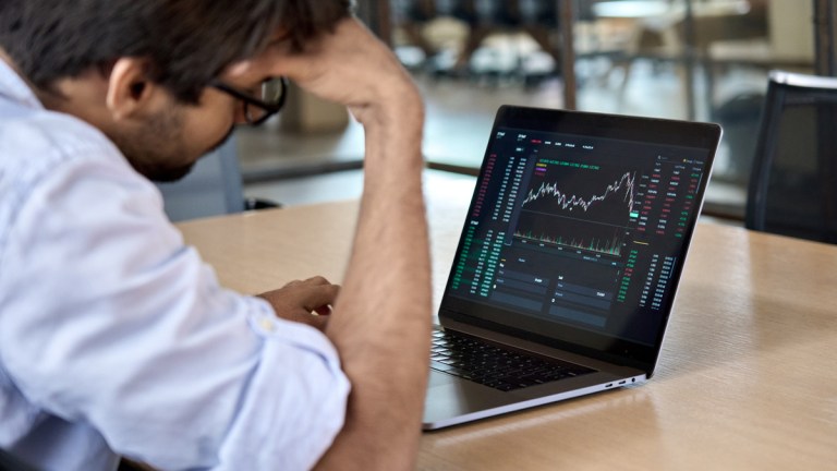 looking_over_decline_in_stockmarket