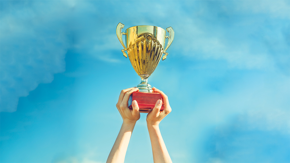 shonkys_wins_trophy
