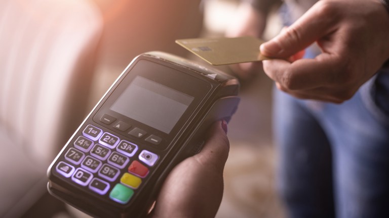 tapping card on eftpos machine