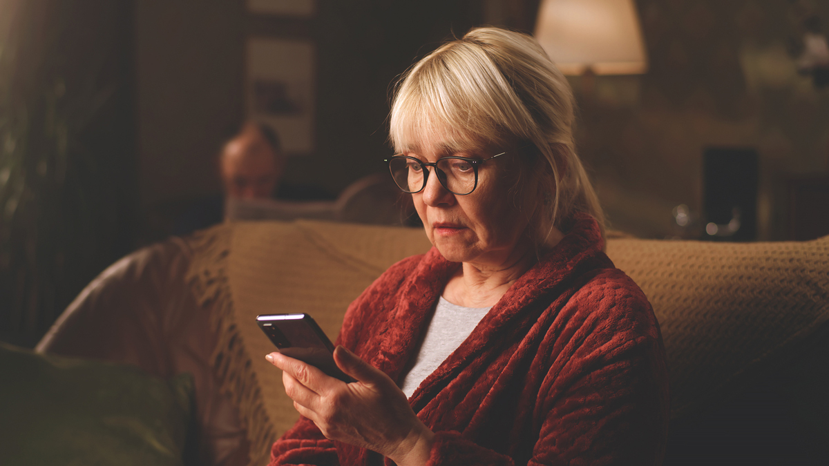 woman_looking_at_superannuation_balance