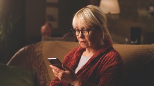 woman_looking_at_superannuation_balance