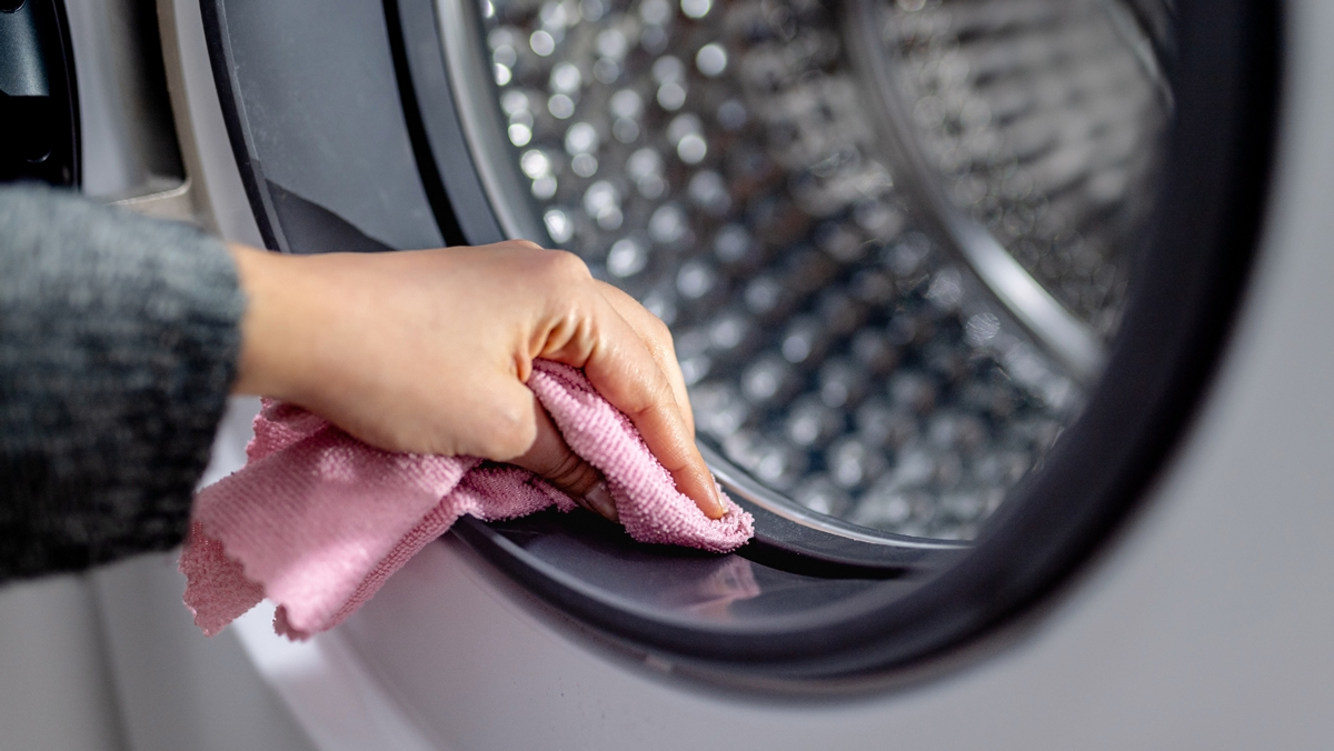 cleaning inside drum washing machine