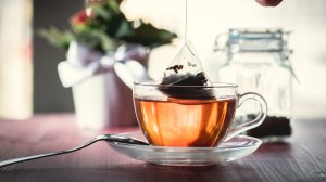 making black tea with a tea bag