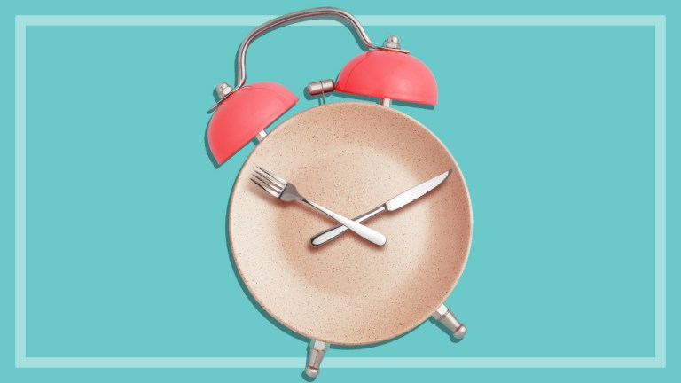 alarm clock with dinnerplate as face and cutlery as hands (1)