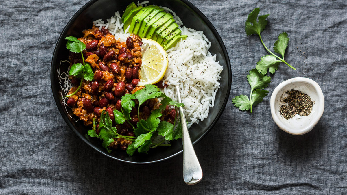 chilly_beans_cooked_in_slow_cooker_with_rice_lead