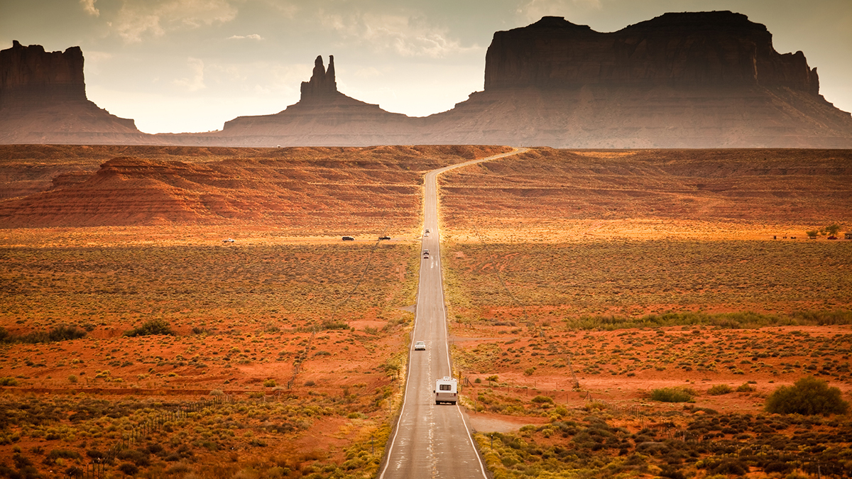 road_trip_through_monument_valley_usa