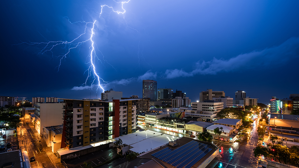 lightning strike in darwin northern territory